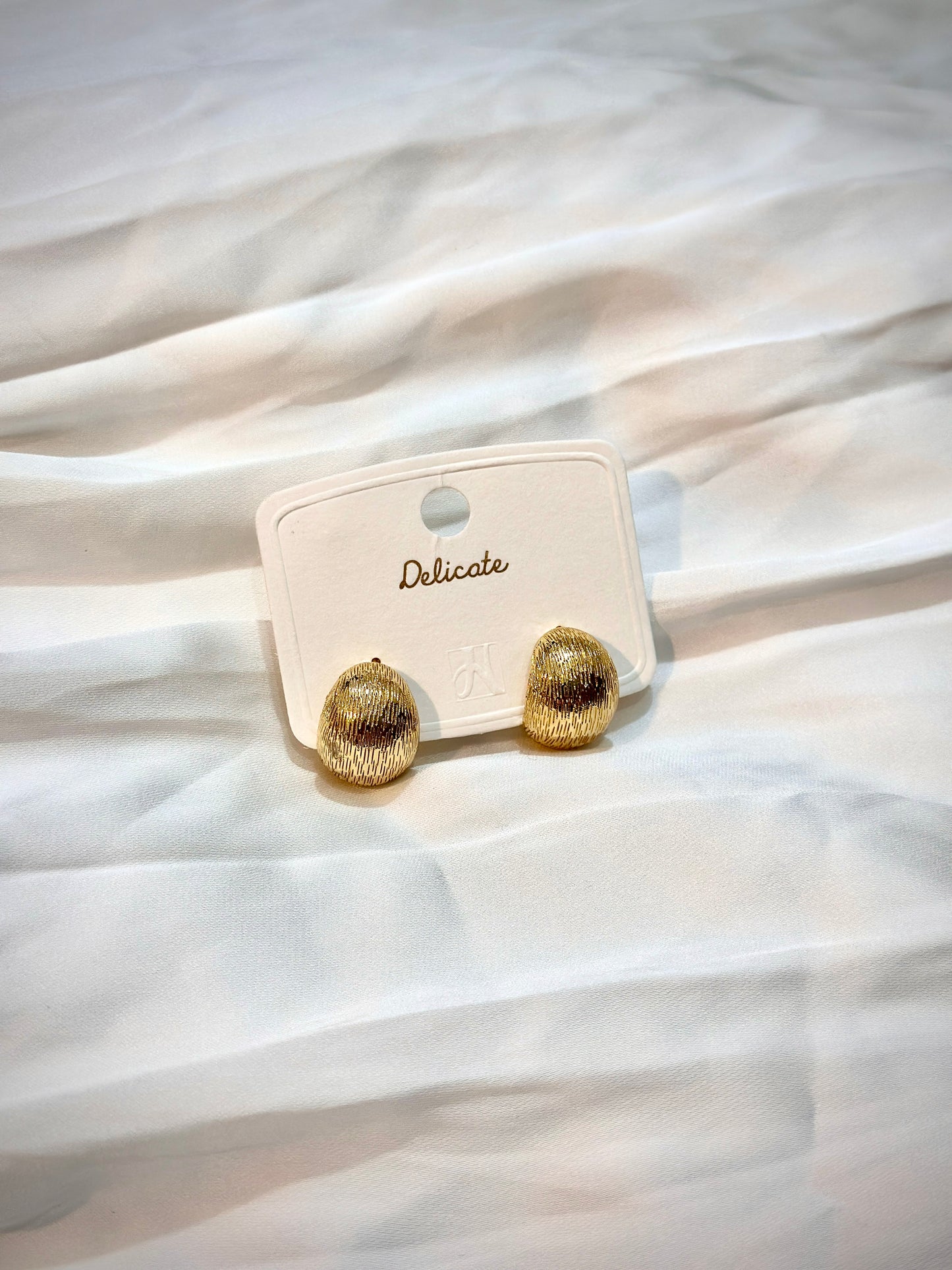Golden pebble